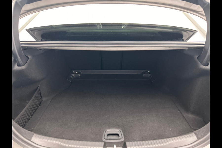 Mercedes-Benz C-Klasse 180 AMG Line | Pano/Dak | Burmester | Leder/Alcantara | Camera