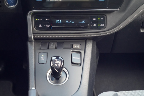 Toyota Auris 1.8 Hybrid Business Plus / 90dkm NAP / Navi / Cruise / Fietsenhaak / Climate Control