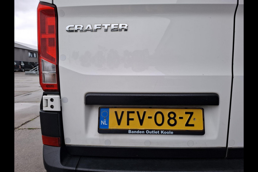 Volkswagen Crafter 35 2.0 TDI L3H3 EL Highline AIRCO / CRUISE CONTROLE / TREKHAAK / NAVI / CARPLAY