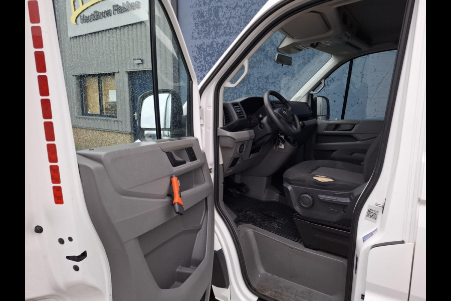 Volkswagen Crafter 35 2.0 TDI L3H3 EL Highline AIRCO / CRUISE CONTROLE / TREKHAAK / NAVI / CARPLAY