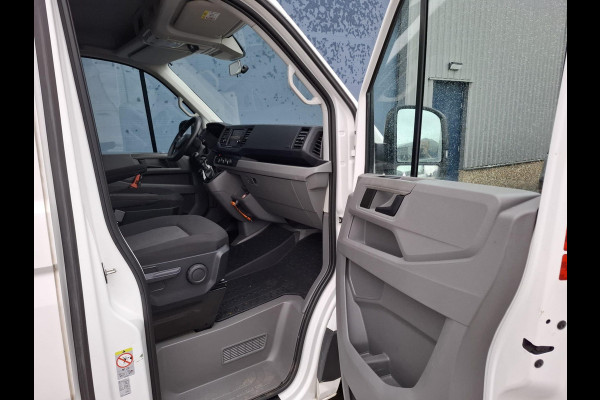Volkswagen Crafter 35 2.0 TDI L3H3 EL Highline AIRCO / CRUISE CONTROLE / TREKHAAK / NAVI / CARPLAY