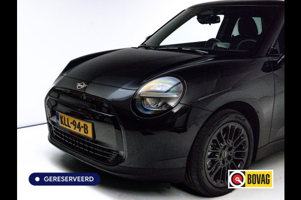 MINI Cooper E Blackyard 40.7 kWh | Head-Up | Stoelverw. | Draadloze lader | 17"LMV | Extra getint glas achter | Led | Cruise | Parkeersensoren | Nieuw model | NL auto | Fabrieksgarantie |