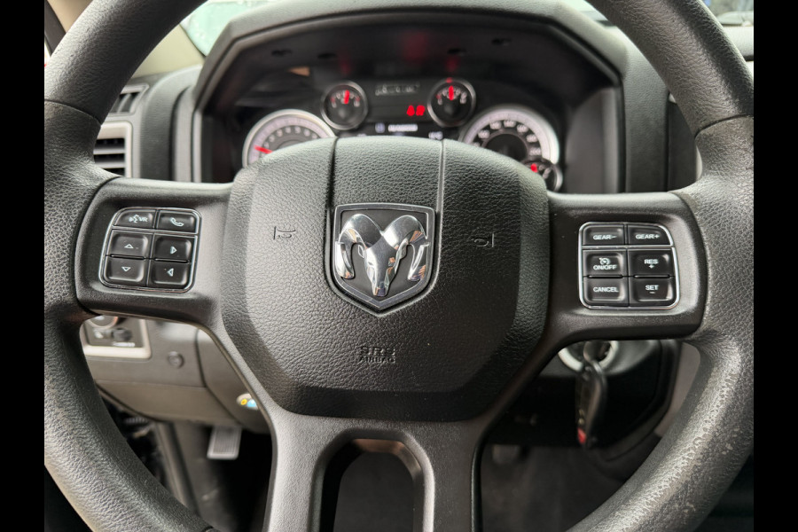 Dodge Ram 1500 CLASSIC 4x4 / Prins LPG / luchtvering achter / trekhaak 3500 kg / 5 persoons / lease vanaf € 619 / cruise en climate control / navigatie / vaste prijs rijklaar € 37.750 ex btw
