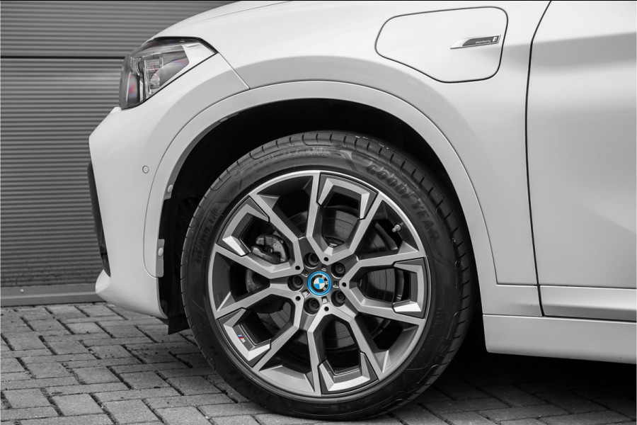 BMW X1 xDrive25e M-Sport Pano ACC Trekhaak SOH 90% 19"