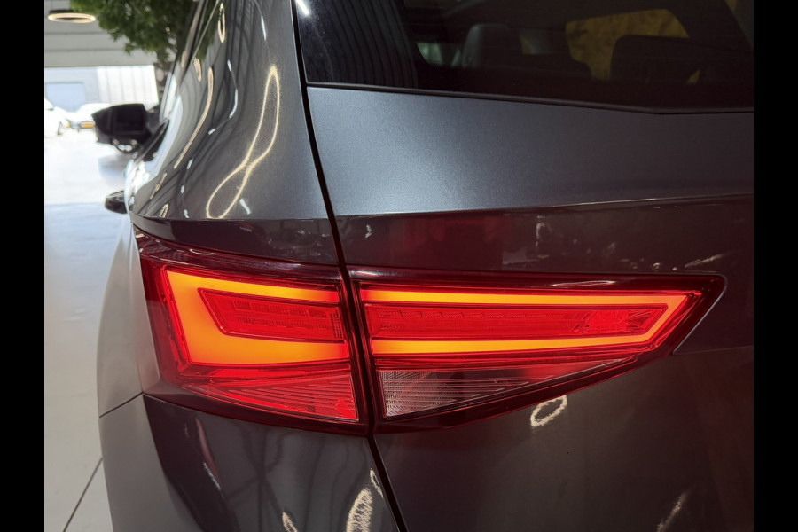 Seat Ateca 1.5 TSI Xcellence|Pano|Alcantara|19" Zwarte Velgen|360° Camera|Keyless|Sfeerverlichting|Virtueel Cockpit|Rijklaar