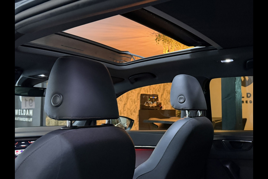 Seat Ateca 1.5 TSI Xcellence|Pano|Alcantara|19" Zwarte Velgen|360° Camera|Keyless|Sfeerverlichting|Virtueel Cockpit|Rijklaar
