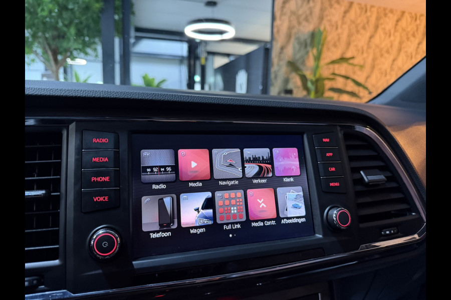 Seat Ateca 1.5 TSI Xcellence|Pano|Alcantara|19" Zwarte Velgen|360° Camera|Keyless|Sfeerverlichting|Virtueel Cockpit|Rijklaar