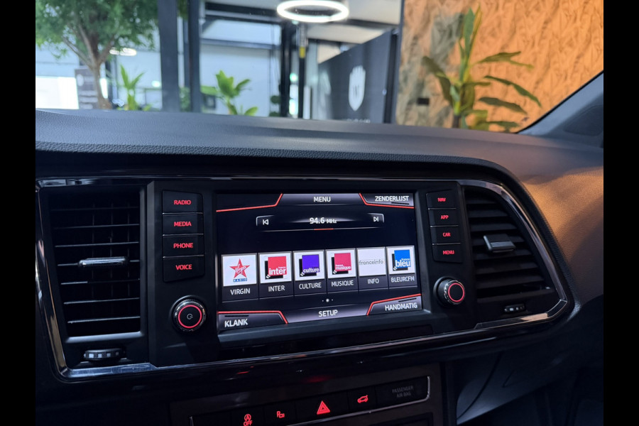 Seat Ateca 1.5 TSI Xcellence|Pano|Alcantara|19" Zwarte Velgen|360° Camera|Keyless|Sfeerverlichting|Virtueel Cockpit|Rijklaar