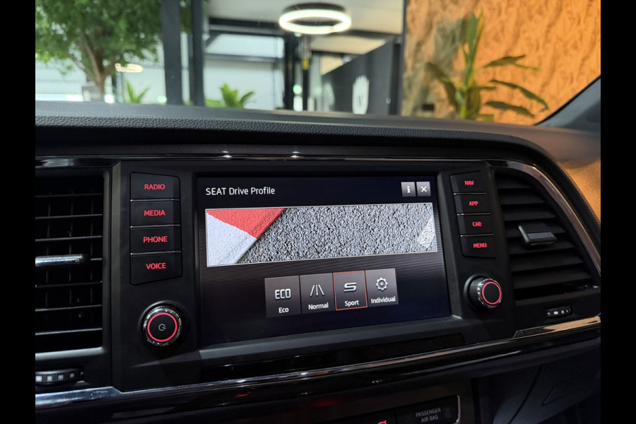 Seat Ateca 1.5 TSI Xcellence|Pano|Alcantara|19" Zwarte Velgen|360° Camera|Keyless|Sfeerverlichting|Virtueel Cockpit|Rijklaar