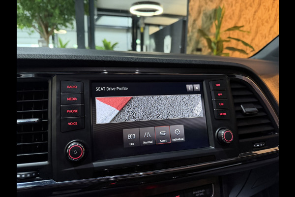 Seat Ateca 1.5 TSI Xcellence|Pano|Alcantara|19" Zwarte Velgen|360° Camera|Keyless|Sfeerverlichting|Virtueel Cockpit|Rijklaar