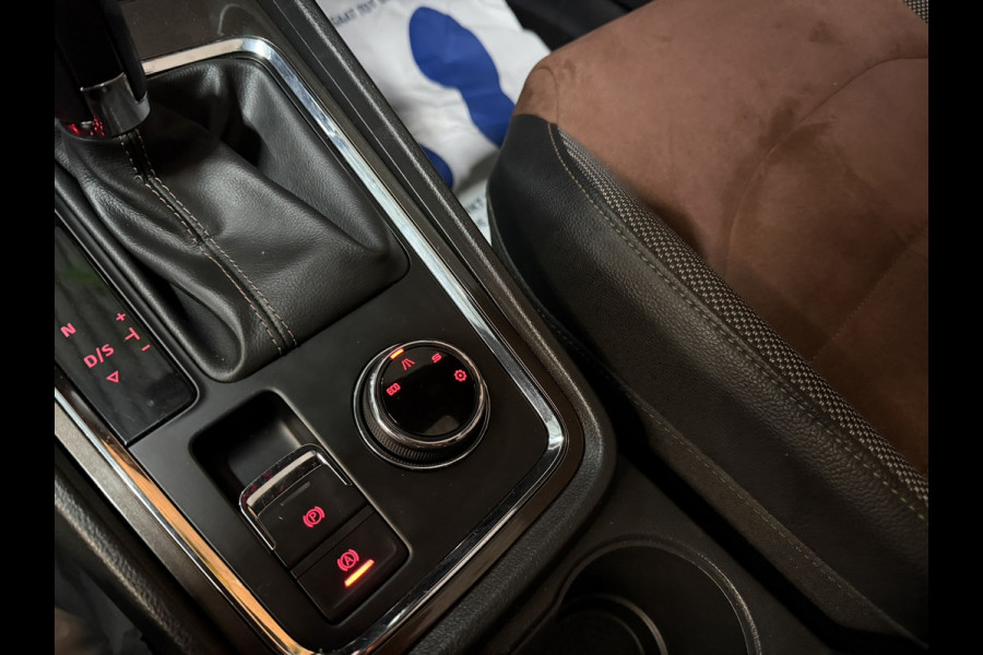 Seat Ateca 1.5 TSI Xcellence|Pano|Alcantara|19" Zwarte Velgen|360° Camera|Keyless|Sfeerverlichting|Virtueel Cockpit|Rijklaar