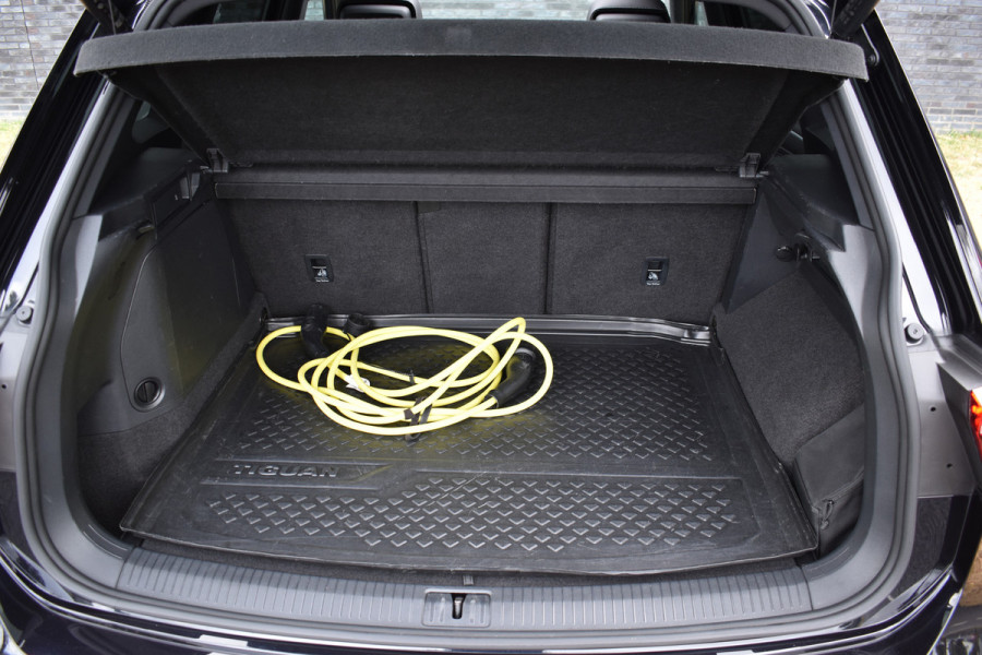 Volkswagen Tiguan 1.4 TSI eHybrid R-Line Business+ Facelift Black edition Plugin-hybride 1e eigenaar Pano 245pk IQ-light