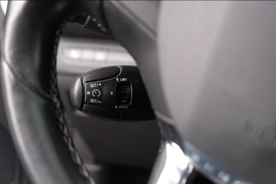 Peugeot 2008 1.2 PureTech Allure *PANORAMADAK* D-Riem V.V |Slechts 77.528km Compleet Onderhouden|