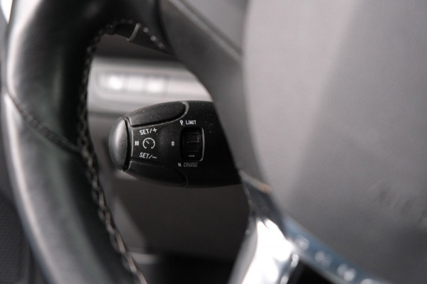 Peugeot 2008 1.2 PureTech Allure *PANORAMADAK* D-Riem V.V |Slechts 77.528km Compleet Onderhouden|