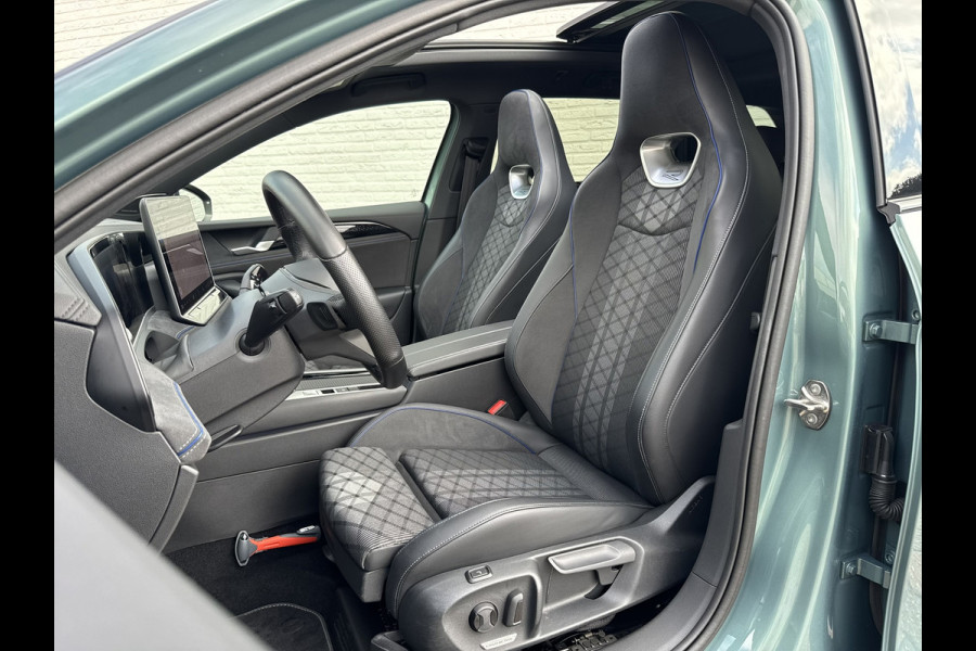 Volkswagen Passat Variant 1.5 eTSI R-Line Panorama Massage stoelen Sfeer verlichting All season banden Bomvolle uitvoering