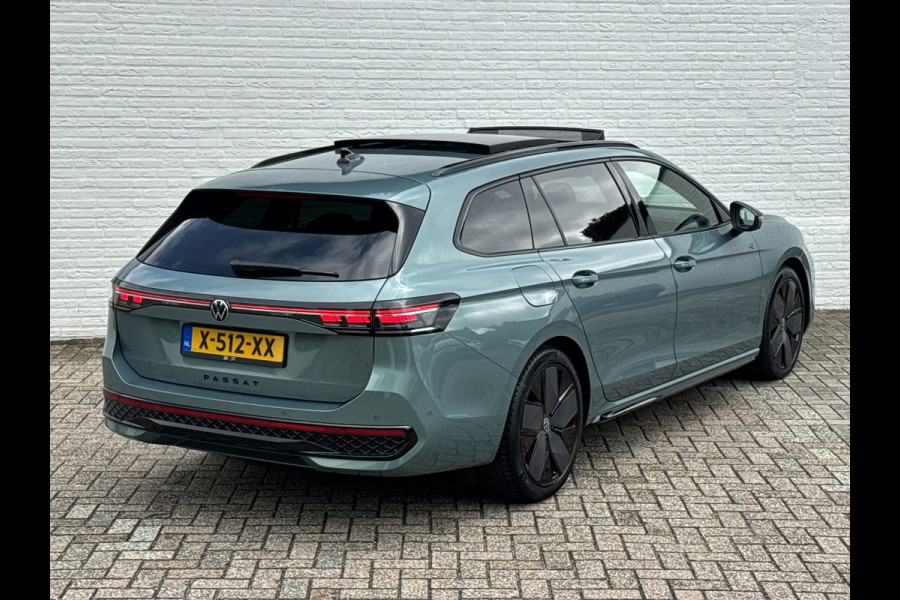 Volkswagen Passat Variant 1.5 eTSI R-Line Panorama Massage stoelen Sfeer verlichting All season banden Bomvolle uitvoering