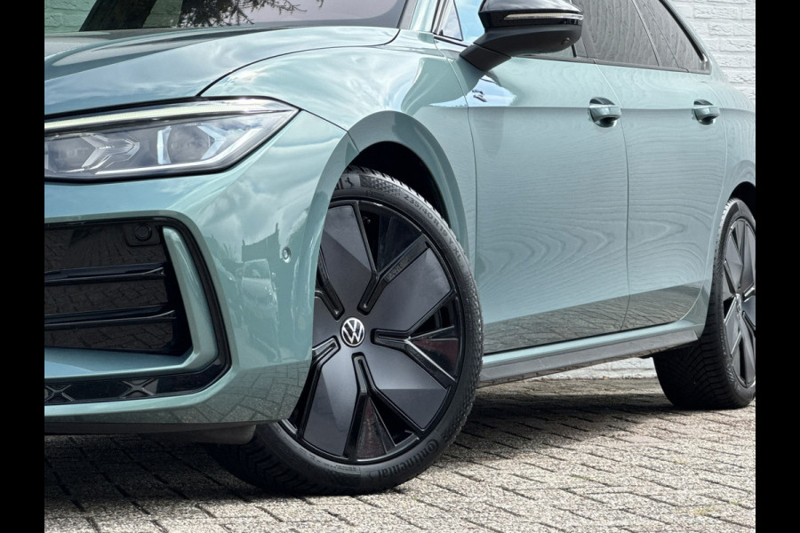 Volkswagen Passat Variant 1.5 eTSI R-Line Panorama Massage stoelen Sfeer verlichting All season banden Bomvolle uitvoering