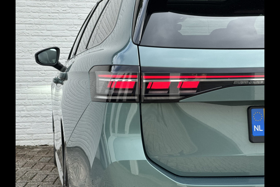 Volkswagen Passat Variant 1.5 eTSI R-Line Panorama Massage stoelen Sfeer verlichting All season banden Bomvolle uitvoering