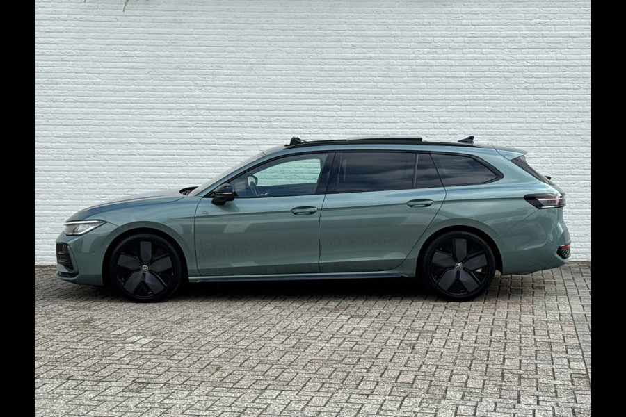 Volkswagen Passat Variant 1.5 eTSI R-Line Panorama Massage stoelen Sfeer verlichting All season banden Bomvolle uitvoering