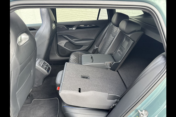 Volkswagen Passat Variant 1.5 eTSI R-Line Panorama Massage stoelen Sfeer verlichting All season banden Bomvolle uitvoering