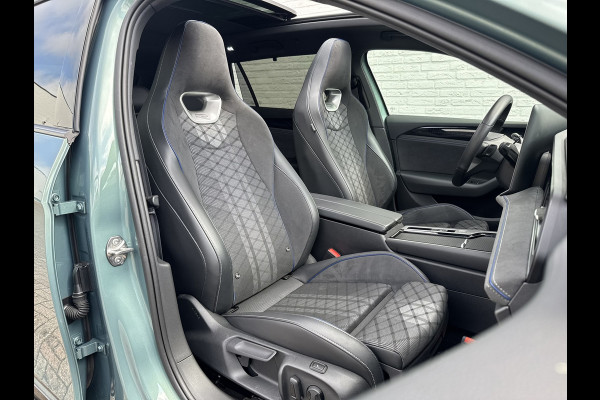 Volkswagen Passat Variant 1.5 eTSI R-Line Panorama Massage stoelen Sfeer verlichting All season banden Bomvolle uitvoering