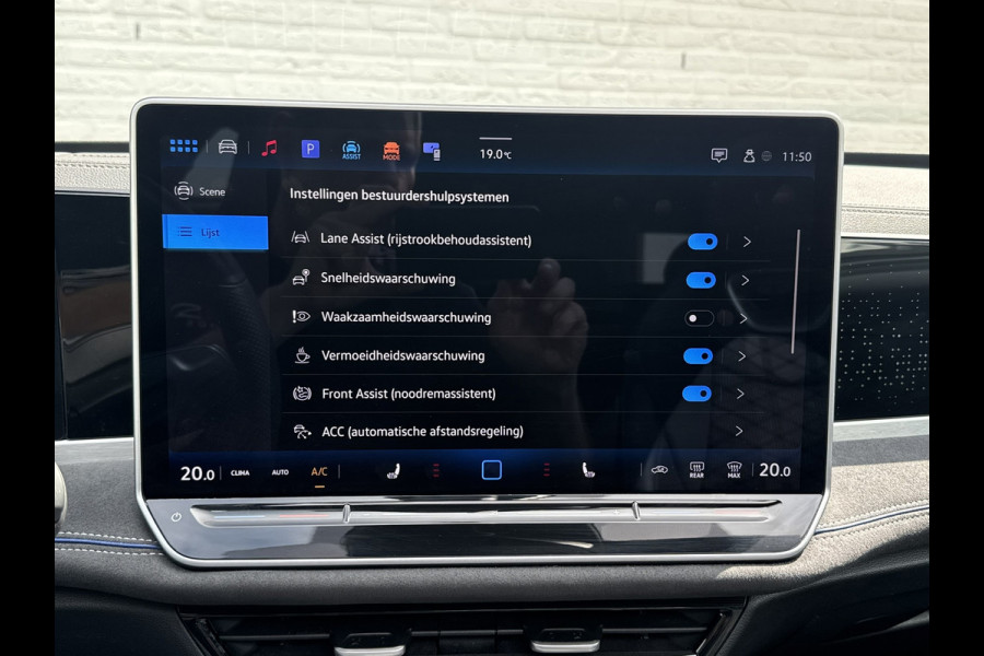 Volkswagen Passat Variant 1.5 eTSI R-Line Panorama Massage stoelen Sfeer verlichting All season banden Bomvolle uitvoering