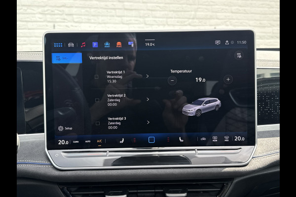 Volkswagen Passat Variant 1.5 eTSI R-Line Panorama Massage stoelen Sfeer verlichting All season banden Bomvolle uitvoering