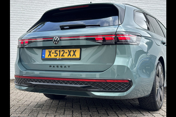 Volkswagen Passat Variant 1.5 eTSI R-Line Panorama Massage stoelen Sfeer verlichting All season banden Bomvolle uitvoering