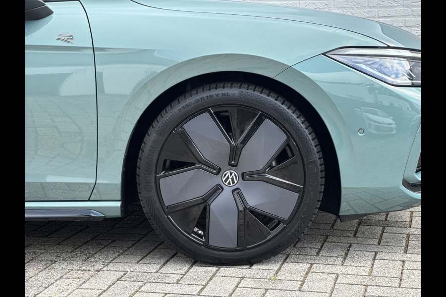 Volkswagen Passat Variant 1.5 eTSI R-Line Panorama Massage stoelen Sfeer verlichting All season banden Bomvolle uitvoering