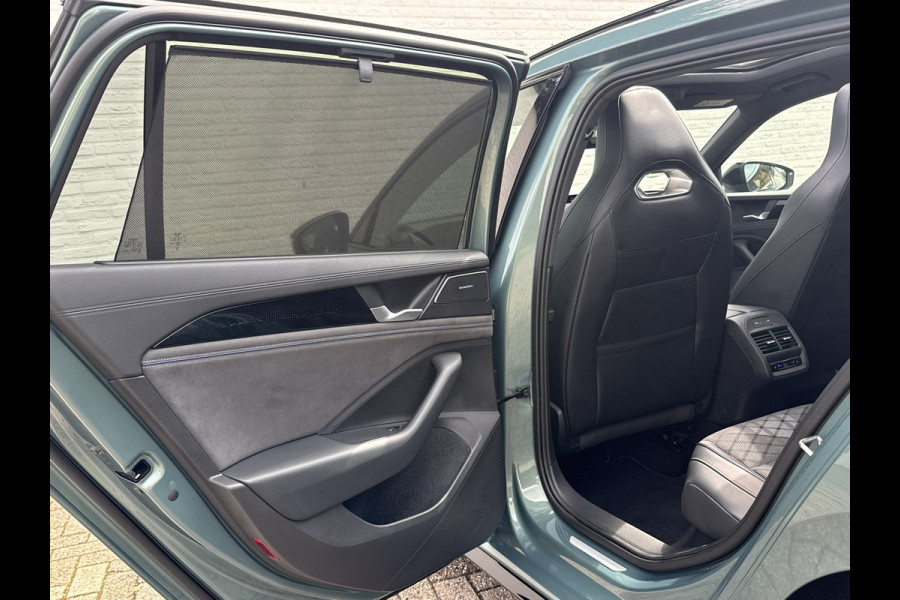 Volkswagen Passat Variant 1.5 eTSI R-Line Panorama Massage stoelen Sfeer verlichting All season banden Bomvolle uitvoering