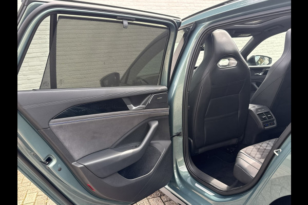 Volkswagen Passat Variant 1.5 eTSI R-Line Panorama Massage stoelen Sfeer verlichting All season banden Bomvolle uitvoering