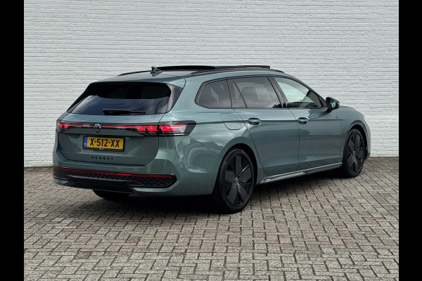 Volkswagen Passat Variant 1.5 eTSI R-Line Panorama Massage stoelen Sfeer verlichting All season banden Bomvolle uitvoering