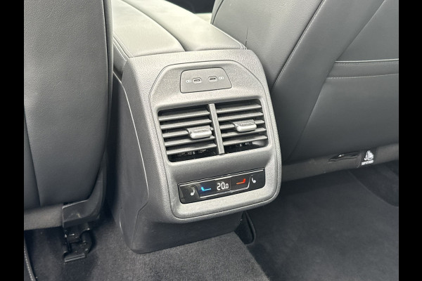 Volkswagen Passat Variant 1.5 eTSI R-Line Panorama Massage stoelen Sfeer verlichting All season banden Bomvolle uitvoering