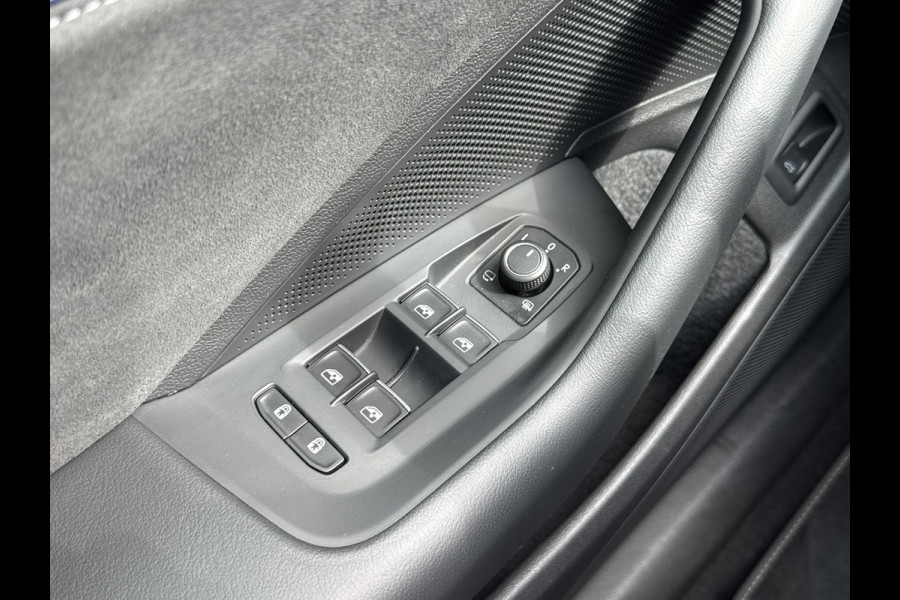 Volkswagen Passat Variant 1.5 eTSI R-Line Panorama Massage stoelen Sfeer verlichting All season banden Bomvolle uitvoering