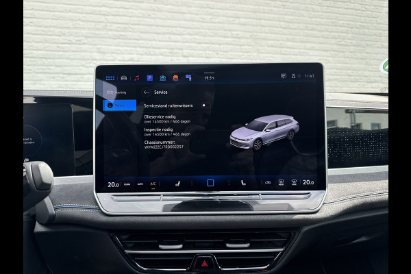 Volkswagen Passat Variant 1.5 eTSI R-Line Panorama Massage stoelen Sfeer verlichting All season banden Bomvolle uitvoering