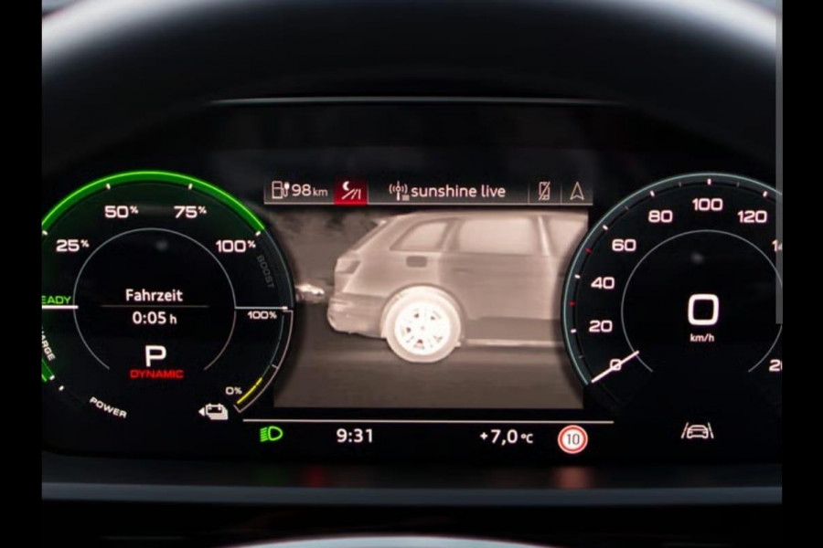 Audi e-tron e-tron 55 quattro 95 kWh | Panoramadak | 360 Camera | Apple Carplay | Bang & Olufsen | Head-Up Display | Trekhaak |
