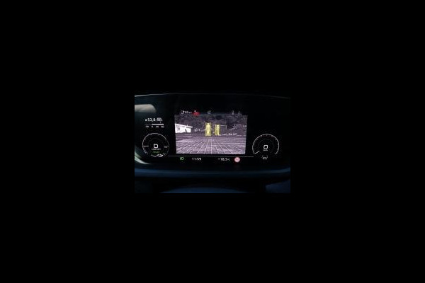Audi e-tron e-tron 55 quattro 95 kWh | Panoramadak | 360 Camera | Apple Carplay | Bang & Olufsen | Head-Up Display | Trekhaak |