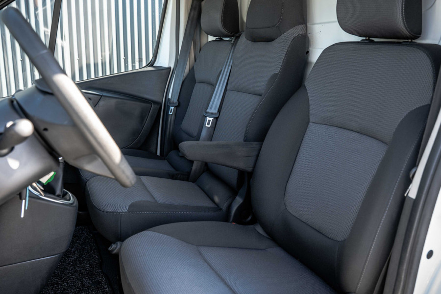 Renault Trafic 2.0 dCi 145 L2H1 | Automaat | 145 PK | 3-Zits | Camera | Cruise | Airco | Trekhaak