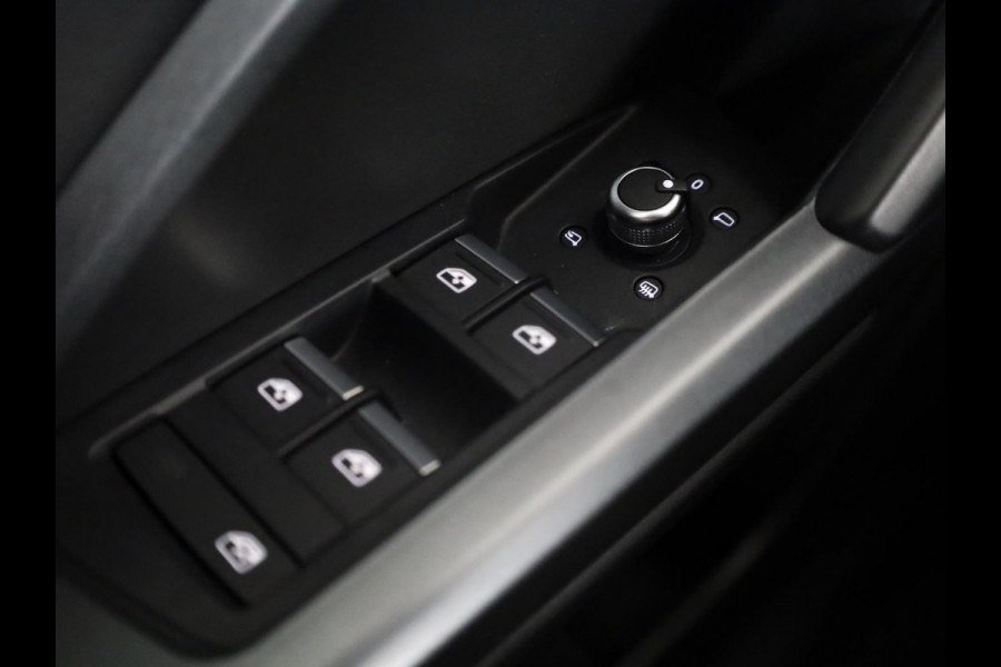 Audi Q3 35 TFSI S Line 150pk | Navigatie | Climatronic | Matrix Led koplampen | Parkeercamera | B&O Audio| Adaptive cruise controle