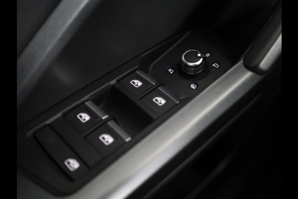 Audi Q3 35 TFSI S Line 150pk | Navigatie | Climatronic | Matrix Led koplampen | Parkeercamera | B&O Audio| Adaptive cruise controle