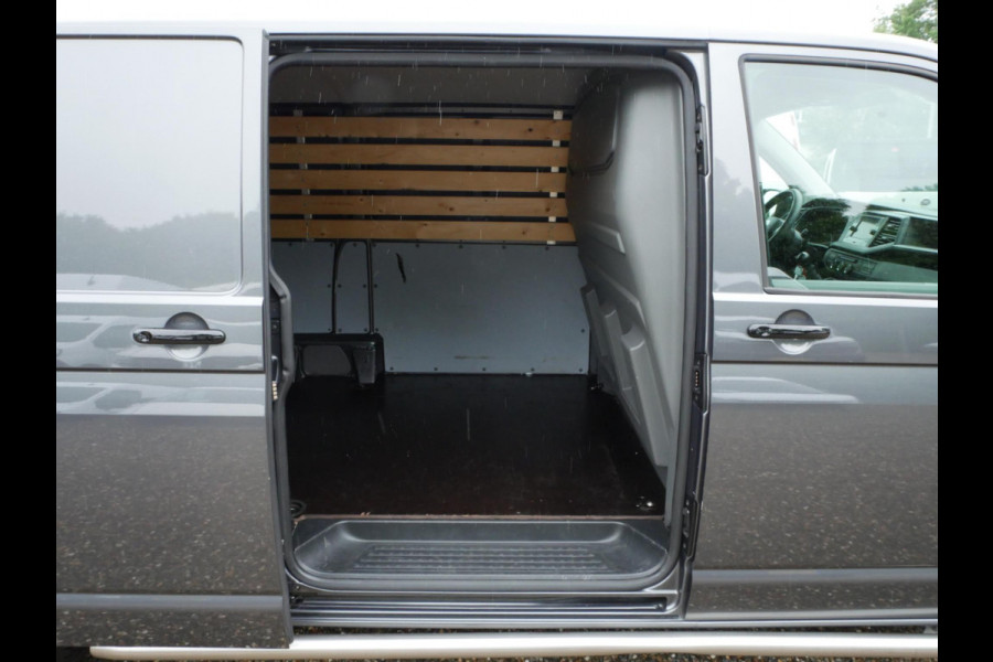 Volkswagen Transporter 2.0TDI 110PK L2 Airco cruise carplay 3-zits deuren