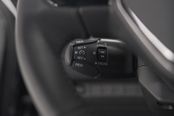 Peugeot e-2008 EV Allure Avantage 54 kWh | 97,3% SOH | 11 KW Lader | Apple Carplay | Parkeersensoren