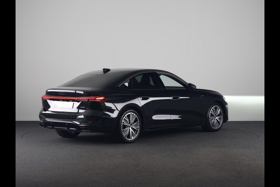 Audi A5 Limousine S edition 2.0 TFSI e 299 pk | Techniek pakket plus | Premium pakket | Optiekpakket zwart-glanzend | Trekhaak, elektr. wegklapbaar |