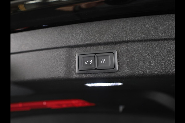 Audi A5 Limousine S edition 2.0 TFSI e 299 pk | Techniek pakket plus | Premium pakket | Optiekpakket zwart-glanzend | Trekhaak, elektr. wegklapbaar |