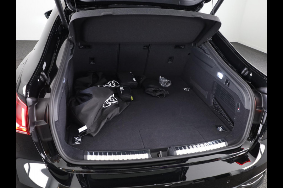 Audi A5 Limousine S edition 2.0 TFSI e 299 pk | Techniek pakket plus | Premium pakket | Optiekpakket zwart-glanzend | Trekhaak, elektr. wegklapbaar |