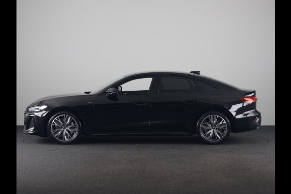 Audi A5 Limousine S edition 2.0 TFSI e 299 pk | Techniek pakket plus | Premium pakket | Optiekpakket zwart-glanzend | Trekhaak, elektr. wegklapbaar |