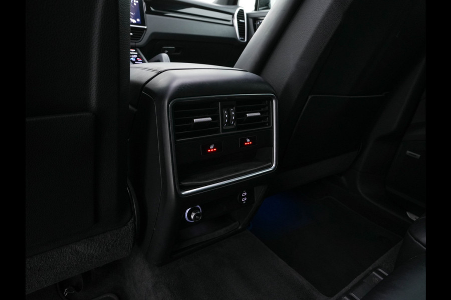Porsche Cayenne 3.0 E-Hybrid (Plug-in) {SoH-100%} (INCL.BTW) *PANO | LEATHER | FULL-LED | SPORT-CHRONO | MEMORY-PACK | BOSE-SOUND | TOP-VIEW | HEATED-COMFORTSEATS | NAVI-FULLAMP | PRIVACY-GLASS | SHIFT-PADDLES | 22''ALU | TOWBAR*