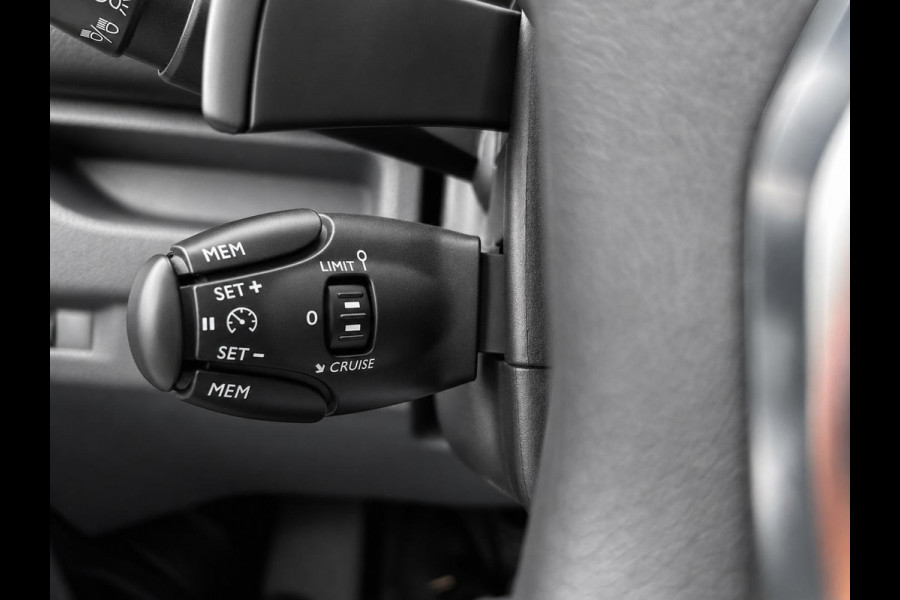 Citroën Jumpy 2.0 BlueHDI 120 XL Driver DC Imperiaal Trekhaak Navigatie Apple CarPlay Android Auto Camera Parkeerhulp Cruise Control Verwarmbare bestuurdersstoel Climate Control
