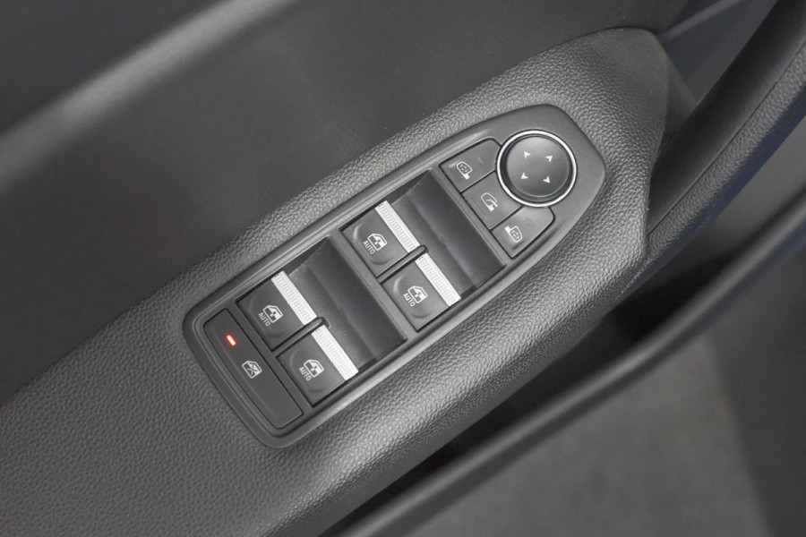 Renault Captur 1.6 Plug-in Hybrid 160 Intens | Camera | 9.3 Inch Groot Scherm | Navigatie