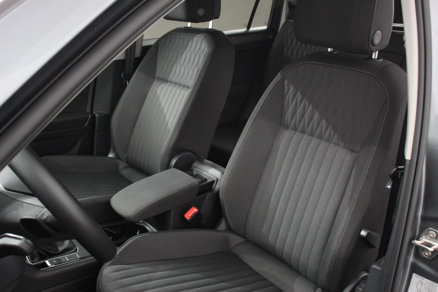 Volkswagen Tiguan Allspace 1.5 TSI DSG Life 7p. Navigatie Adaptieve Cruise Control Camera Elektrische Achterklep Elektrische Trekhaak Climate control Apple Carplay/ Android Auto